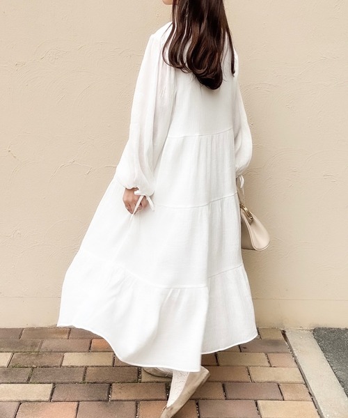merrylatte(メリーラテ)の「低身長OK!フリルネックロングワンピース(ワンピース・レディース・ホワイト・MEDIUM)」の2枚目の写真