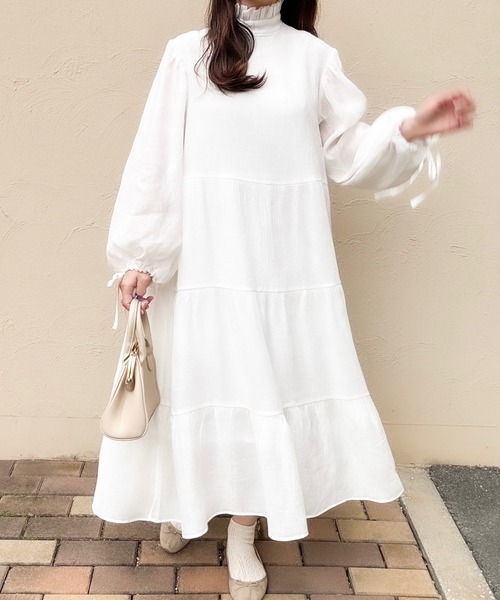 merrylatte(メリーラテ)の「低身長OK!フリルネックロングワンピース(ワンピース・レディース・ホワイト・MEDIUM)」の7枚目の写真