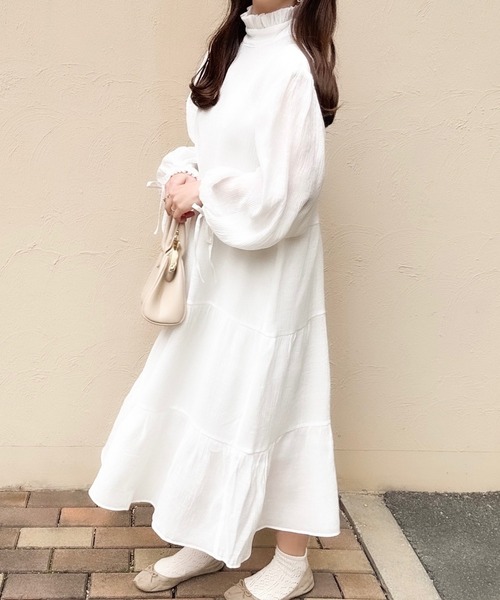 merrylatte(メリーラテ)の「低身長OK!フリルネックロングワンピース(ワンピース・レディース・ホワイト・MEDIUM)」の8枚目の写真