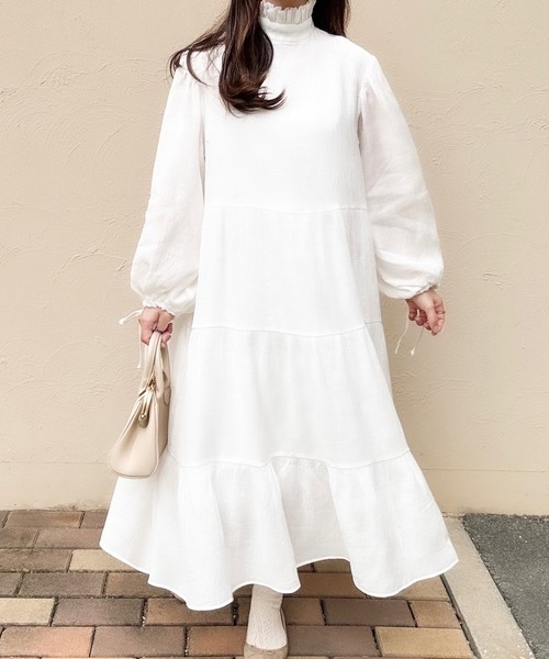 merrylatte(メリーラテ)の「低身長OK!フリルネックロングワンピース(ワンピース・レディース・ホワイト・MEDIUM)」の10枚目の写真