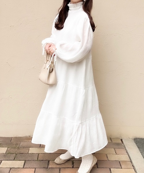 merrylatte(メリーラテ)の「低身長OK!フリルネックロングワンピース(ワンピース・レディース・ホワイト・MEDIUM)」の12枚目の写真