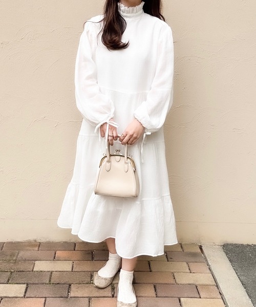merrylatte(メリーラテ)の「低身長OK!フリルネックロングワンピース(ワンピース・レディース・ホワイト・MEDIUM)」の13枚目の写真