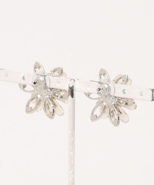 VIBGYOR(ヴィブジョー)の「【charme by pimo 】マーガレット ビーズ 花 ピアス(MA)(ピアス(両耳用)・レディース・ブラック・FREE)」の2枚目の写真