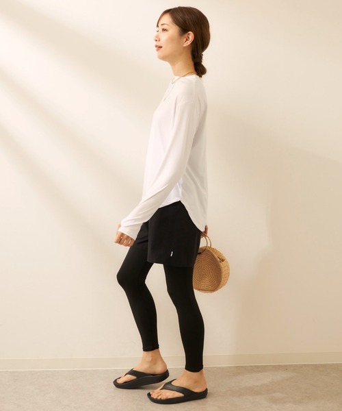 FILA(フィラ)の「ラッシュガード付き 4点セット水着 (レギンスタイプ)(水着・レディース・ブラック/ホワイト・MEDIUM/LARGE/X-LARGE/XX-LARGE)」の4枚目の写真