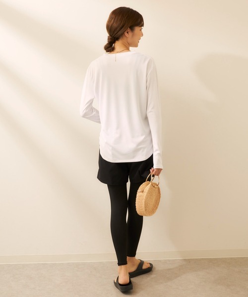 FILA(フィラ)の「ラッシュガード付き 4点セット水着 (レギンスタイプ)(水着・レディース・ブラック/ホワイト・MEDIUM/LARGE/X-LARGE/XX-LARGE)」の5枚目の写真