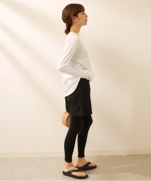 FILA(フィラ)の「ラッシュガード付き 4点セット水着 (レギンスタイプ)(水着・レディース・ブラック/ホワイト・MEDIUM/LARGE/X-LARGE/XX-LARGE)」の6枚目の写真