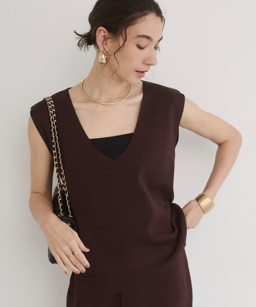 ANDREA&Co. ベージュ ノースリーブベスト　デザイン性⭕️ ANDREA&Co. ベージュ ノースリーブベストデザイン性⭕️