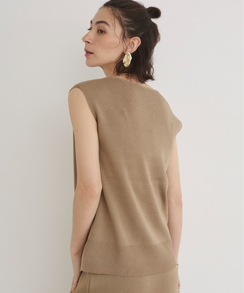 ANDREA&Co. ベージュ ノースリーブベスト　デザイン性⭕️ ANDREA&Co. ベージュ ノースリーブベストデザイン性⭕️