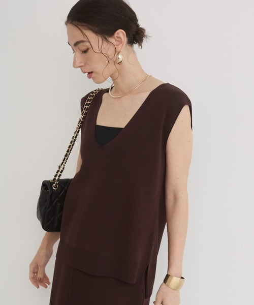 ANGIE（アンジー）の「【セットアップ対応】Vネック ノースリーブ ニット（ベスト・レディース・ブラウン/ベージュ/アイボリー/ブラック・FREE）」の11枚目の写真