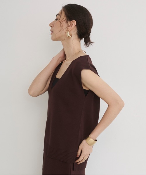 ANGIE（アンジー）の「【セットアップ対応】Vネック ノースリーブ ニット（ベスト・レディース・ブラウン/ベージュ/アイボリー/ブラック・FREE）」の13枚目の写真