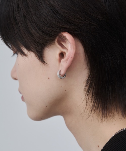 WYZ surgical stainless(ダブリューワイジィーサージカルステンレス)の「【 金属アレルギー対応 】梨地フープイヤリング サージカルステンレス(両耳用)(イヤリング・メンズ・シルバー/ゴールド/ブラック・FREE)」の15枚目の写真