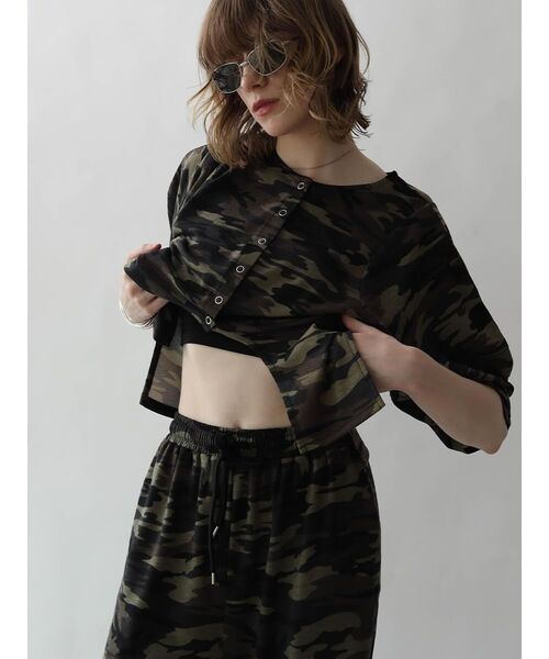 :ETHROF(イーサオブ)の「CAMOUFLAGE FRONT CURVE TOPS(Tシャツ/カットソー・レディース・ベージュ系/オリーブ・FREE)」の3枚目の写真