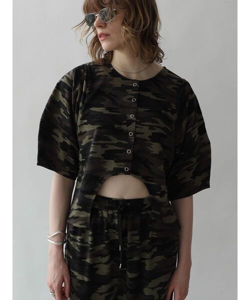 :ETHROF(イーサオブ)の「CAMOUFLAGE FRONT CURVE TOPS(Tシャツ/カットソー・レディース・ベージュ系/オリーブ・FREE)」の5枚目の写真