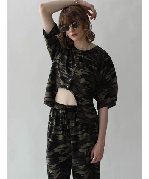 :ETHROF(イーサオブ)の「CAMOUFLAGE FRONT CURVE TOPS(Tシャツ/カットソー・レディース・ベージュ系/オリーブ・FREE)」の6枚目の写真