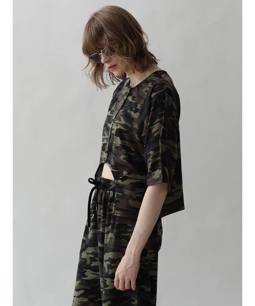 :ETHROF(イーサオブ)の「CAMOUFLAGE FRONT CURVE TOPS(Tシャツ/カットソー・レディース・ベージュ系/オリーブ・FREE)」の7枚目の写真