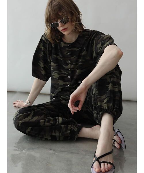:ETHROF(イーサオブ)の「CAMOUFLAGE FRONT CURVE TOPS(Tシャツ/カットソー・レディース・ベージュ系/オリーブ・FREE)」の9枚目の写真