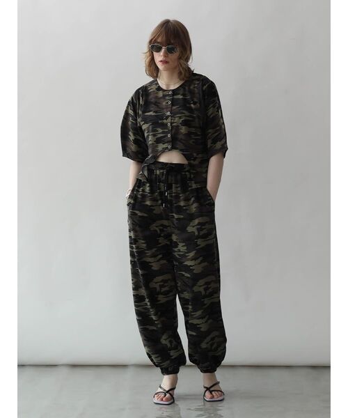 :ETHROF(イーサオブ)の「CAMOUFLAGE FRONT CURVE TOPS(Tシャツ/カットソー・レディース・ベージュ系/オリーブ・FREE)」の12枚目の写真