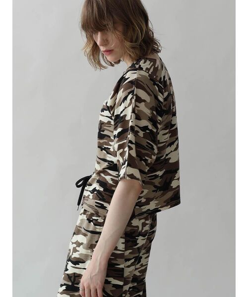 :ETHROF(イーサオブ)の「CAMOUFLAGE FRONT CURVE TOPS(Tシャツ/カットソー・レディース・ベージュ系/オリーブ・FREE)」の15枚目の写真