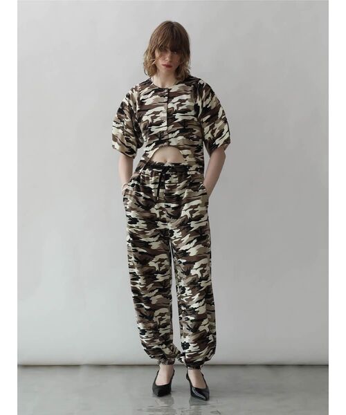 :ETHROF(イーサオブ)の「CAMOUFLAGE FRONT CURVE TOPS(Tシャツ/カットソー・レディース・ベージュ系/オリーブ・FREE)」の16枚目の写真