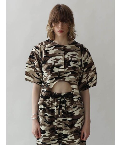 :ETHROF(イーサオブ)の「CAMOUFLAGE FRONT CURVE TOPS(Tシャツ/カットソー・レディース・ベージュ系/オリーブ・FREE)」の18枚目の写真