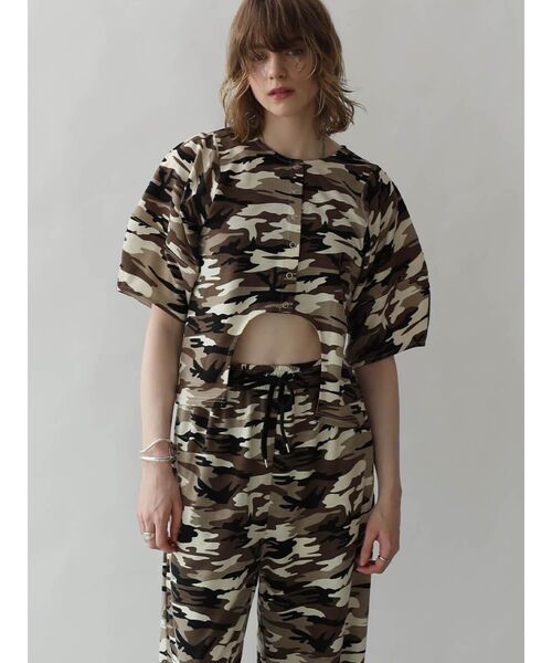 :ETHROF(イーサオブ)の「CAMOUFLAGE FRONT CURVE TOPS(Tシャツ/カットソー・レディース・ベージュ系/オリーブ・FREE)」の1枚目の写真