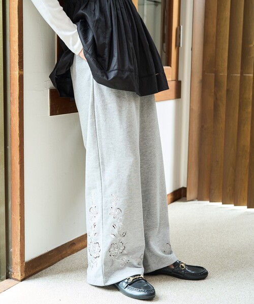 セール】限定展開 フラワー カットワーク 刺繍 裏毛 ルーズ スウェット