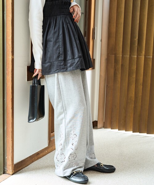 セール】限定展開 フラワー カットワーク 刺繍 裏毛 ルーズ スウェット