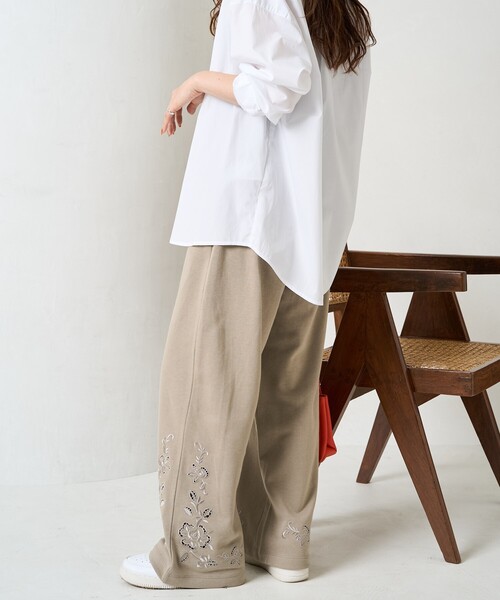 セール】限定展開 フラワー カットワーク 刺繍 裏毛 ルーズ スウェット