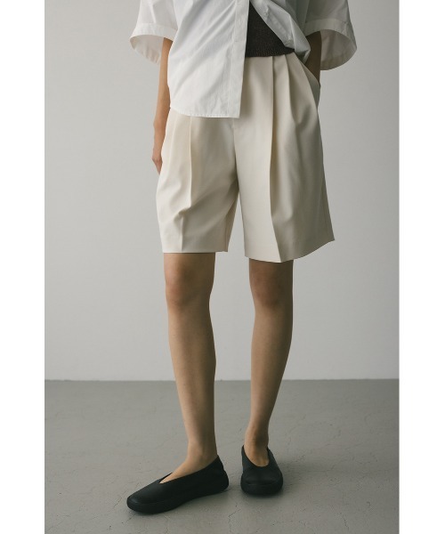 STYLEMIXER(スタイルミキサー)の「3タックハーフパンツ(その他パンツ・レディース・アイボリー/ブラック・SMALL/MEDIUM)」の1枚目の写真