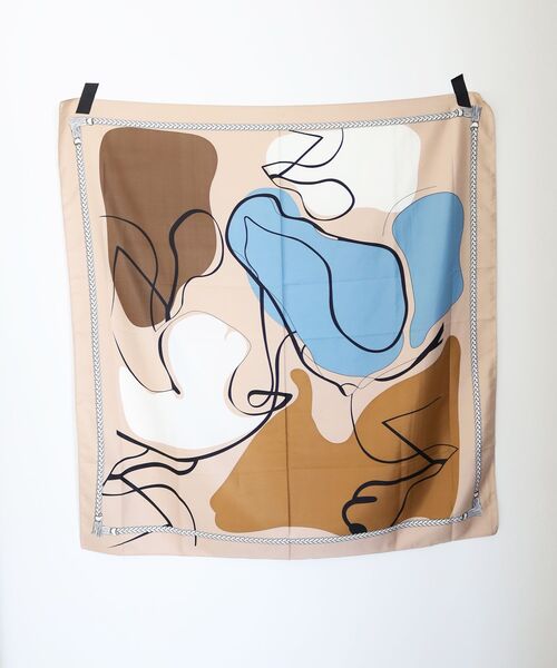 le.coeur blanc（ルクールブラン）の「ニュアンスプリントビッグスカーフ（バンダナ/スカーフ・レディース・グレー/ベージュ・FREE）」の4枚目の写真