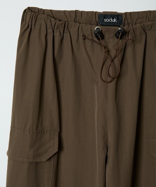 soduk（スドーク）の「【soduk】parachute wide trousers（カーゴパンツ・レディース・ブラック/カーキ・ONE SIZE）」の7枚目の写真