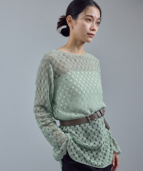 SALON adam et rope'(サロン アダム エ ロペ)の「ラッセルレースレイヤードブラウス / セットアップ対応(シャツ/ブラウス・レディース・オフホワイト/ブラック/グリーン系その他・FREE)」の2枚目の写真