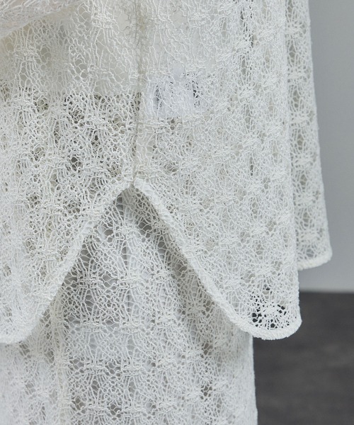 SALON adam et rope'(サロン アダム エ ロペ)の「ラッセルレースレイヤードブラウス / セットアップ対応(シャツ/ブラウス・レディース・オフホワイト/ブラック/グリーン系その他・FREE)」の10枚目の写真