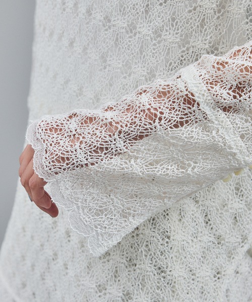 SALON adam et rope'(サロン アダム エ ロペ)の「ラッセルレースレイヤードブラウス / セットアップ対応(シャツ/ブラウス・レディース・オフホワイト/ブラック/グリーン系その他・FREE)」の11枚目の写真