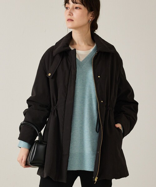 qualite(カリテ)の「【軽やかでほどよい暖かさ】ピーチパデッドブルゾン/冬服/春まで使いやすい/軽アウター/中綿/モンスターパーカー(ブルゾン・レディース・ブラック/ベージュ・38/36)」の5枚目の写真