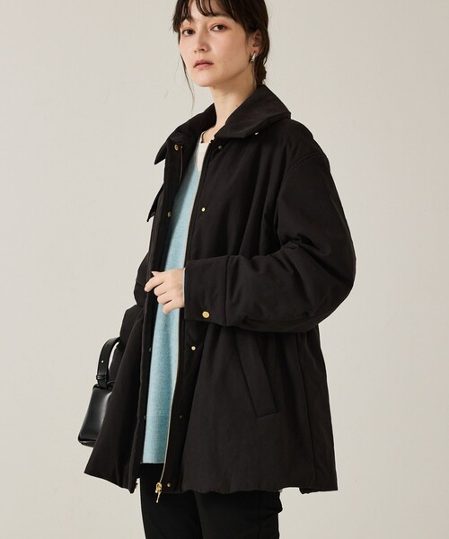 qualite(カリテ)の「【軽やかでほどよい暖かさ】ピーチパデッドブルゾン/冬服/春まで使いやすい/軽アウター/中綿/モンスターパーカー(ブルゾン・レディース・ブラック/ベージュ・38/36)」の4枚目の写真