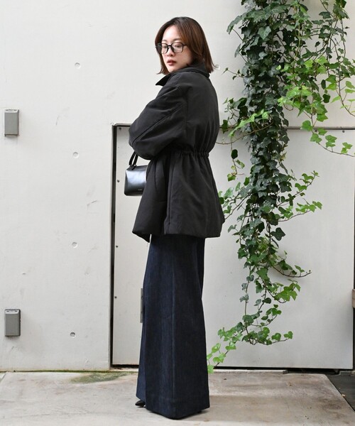 qualite(カリテ)の「【軽やかでほどよい暖かさ】ピーチパデッドブルゾン/冬服/春まで使いやすい/軽アウター/中綿/モンスターパーカー(ブルゾン・レディース・ブラック/ベージュ・38/36)」の17枚目の写真