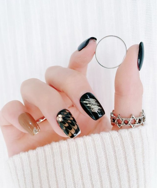 KONVINI（コンビニ）の「【not a nail】水光マグネット秋冬デザインハンドメイドデザインネイルチップショート（ネイルシール/ネイルチップ・レディース・アイボリー/ブラック系その他/レッド系その他2/レッド系その他・SMALL/MEDIUM）」の3枚目の写真
