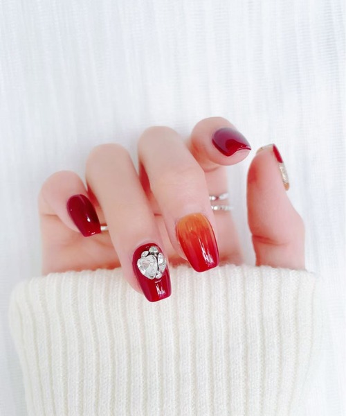 KONVINI（コンビニ）の「【not a nail】水光マグネット秋冬デザインハンドメイドデザインネイルチップショート（ネイルシール/ネイルチップ・レディース・アイボリー/ブラック系その他/レッド系その他2/レッド系その他・SMALL/MEDIUM）」の2枚目の写真