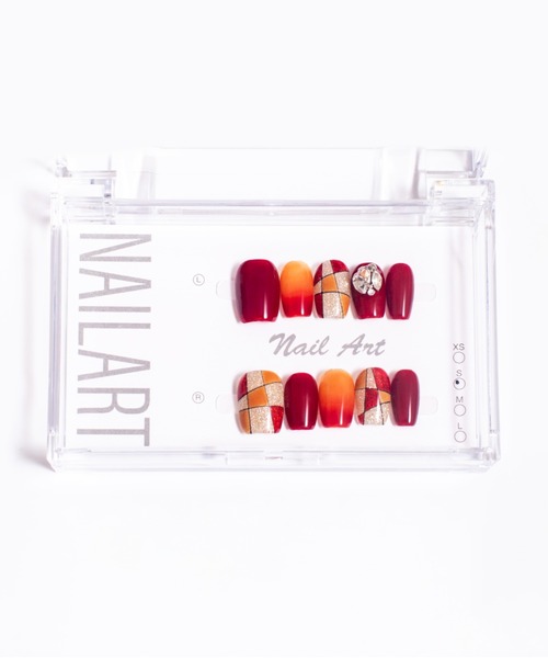 KONVINI（コンビニ）の「【not a nail】水光マグネット秋冬デザインハンドメイドデザインネイルチップショート（ネイルシール/ネイルチップ・レディース・アイボリー/ブラック系その他/レッド系その他2/レッド系その他・SMALL/MEDIUM）」の5枚目の写真
