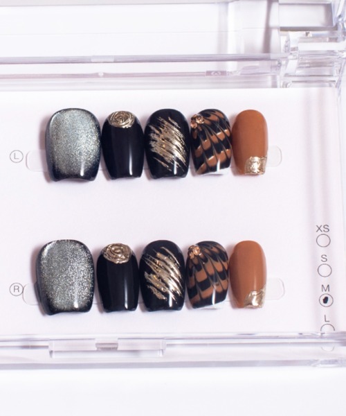 KONVINI（コンビニ）の「【not a nail】水光マグネット秋冬デザインハンドメイドデザインネイルチップショート（ネイルシール/ネイルチップ・レディース・アイボリー/ブラック系その他/レッド系その他2/レッド系その他・SMALL/MEDIUM）」の8枚目の写真