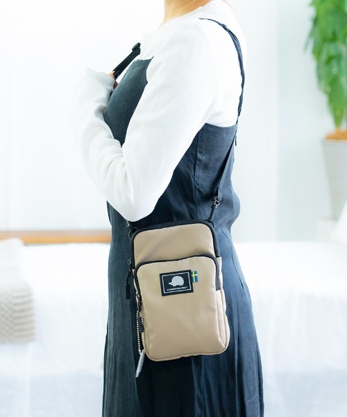 SCANDINAVIAN FOREST（スカンジナビアン・フォレスト）の「スマホショルダーバッグ＜撥水加工＞（ショルダーバッグ・レディース・チャコールグレー/ベージュ/ダークブルー/グリーン/ブラック/ピンクベージュ・FREE）」の10枚目の写真