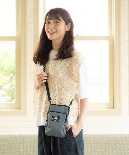 SCANDINAVIAN FOREST（スカンジナビアン・フォレスト）の「スマホショルダーバッグ＜撥水加工＞（ショルダーバッグ・レディース・チャコールグレー/ベージュ/ダークブルー/グリーン/ブラック/ピンクベージュ・FREE）」の12枚目の写真