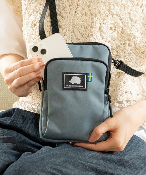 SCANDINAVIAN FOREST（スカンジナビアン・フォレスト）の「スマホショルダーバッグ＜撥水加工＞（ショルダーバッグ・レディース・チャコールグレー/ベージュ/ダークブルー/グリーン/ブラック/ピンクベージュ・FREE）」の14枚目の写真