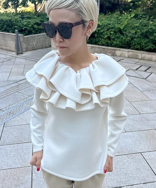 JENNE(ジェンヌ)の「日本製ギャザーフリルトレーナー(その他トップス・レディース・ブラック/ホワイト・LARGE/MEDIUM/SMALL)」の1枚目の写真