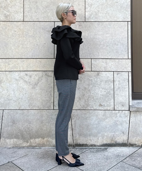 JENNE(ジェンヌ)の「日本製ギャザーフリルトレーナー(その他トップス・レディース・ブラック/ホワイト・LARGE/MEDIUM/SMALL)」の16枚目の写真