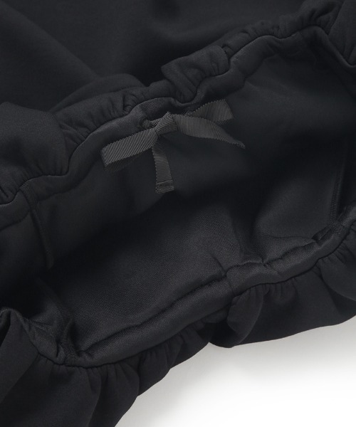JENNE(ジェンヌ)の「日本製ギャザーフリルトレーナー(その他トップス・レディース・ブラック/ホワイト・LARGE/MEDIUM/SMALL)」の5枚目の写真