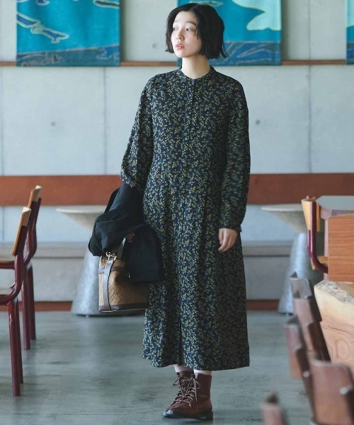 THREE FIFTY STANDARD(スリーフィフティースタンダード)の「THREE FIFTY STANDARDシックな花柄のシャツワンピース〈ダークネイビー〉(ワンピース・レディース・ダークネイビー・L)」の1枚目の写真