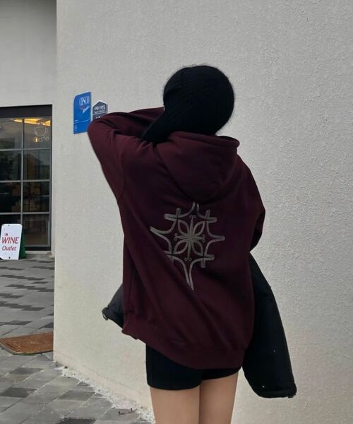 GAKKAI UNIONS（ガッカイユニオンズ）の「ポスターチェーンフードティーバーガンディ（パーカー・レディース・その他・SMALL/MEDIUM/LARGE/X-LARGE）」の8枚目の写真