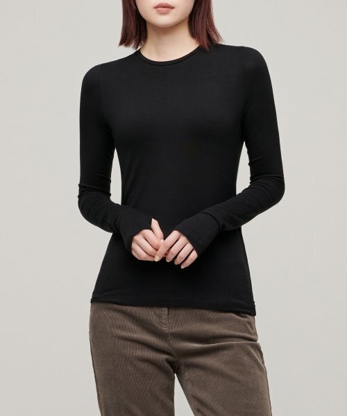 MUSINSA STANDARD WOMAN（ムシンサスタンダードウーマン）の「ウィメンズフィンガーホールクルーネック長袖Tシャツ[ブラック]（Tシャツ/カットソー・レディース・その他・SMALL/X-SMALL）」の2枚目の写真